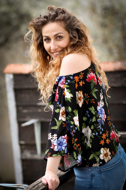 Bluza Leda neagra cu flori