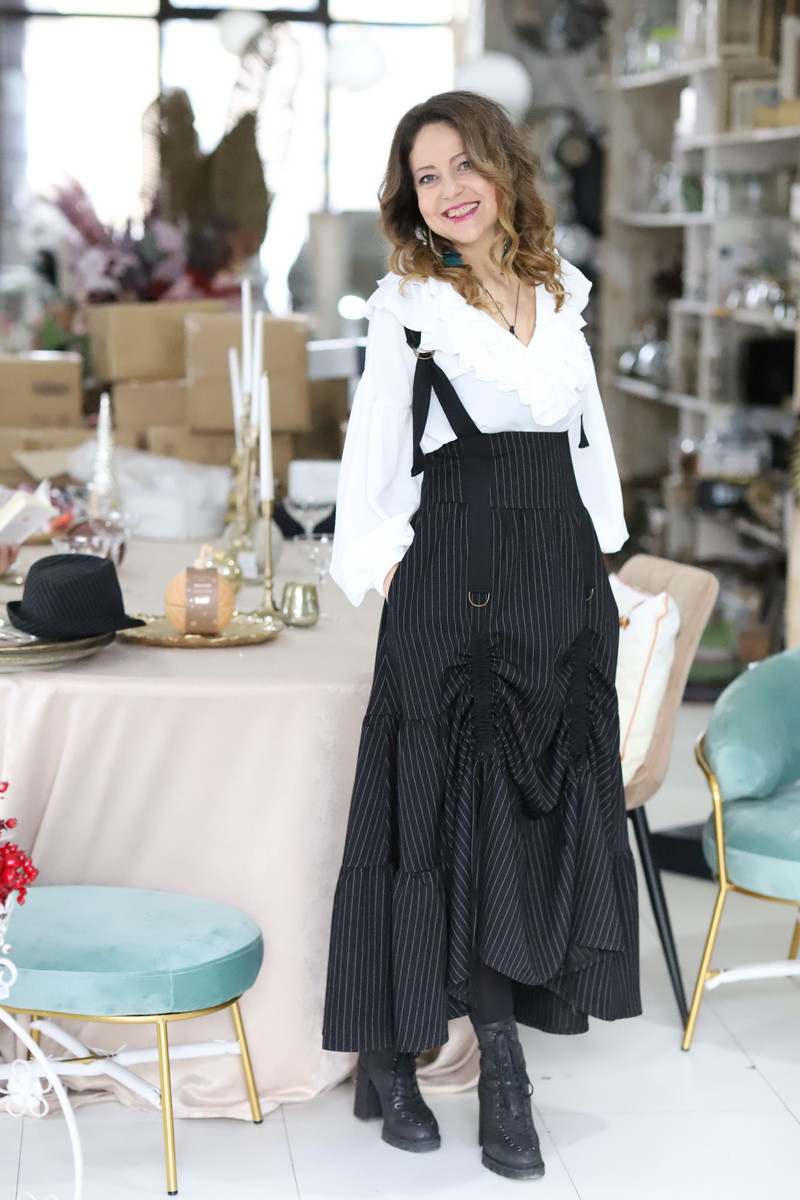 Fusta cu volane si bretele