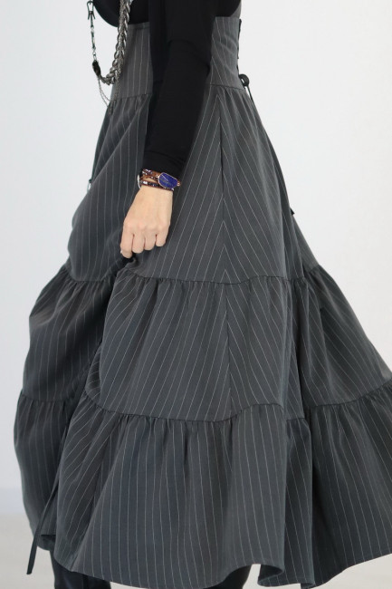 Fusta cu volane si bretele