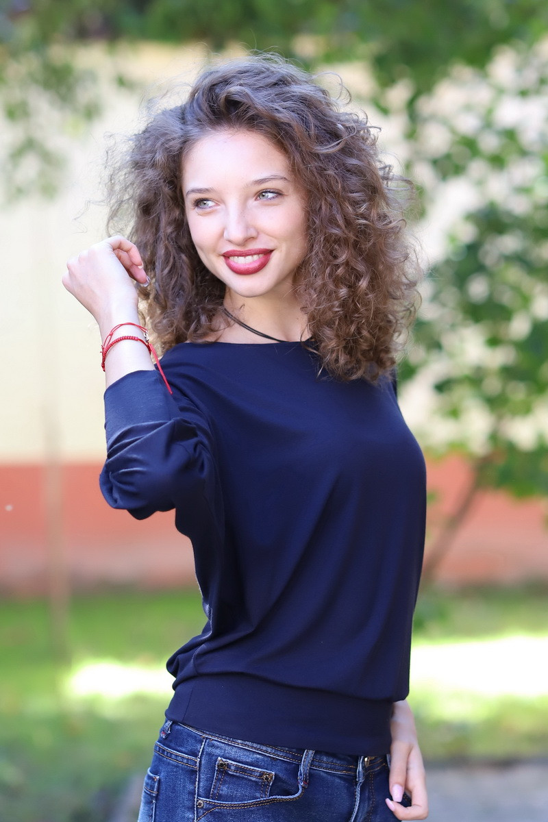 Joa Shop - cumpara online: bluza fluture din vascoza