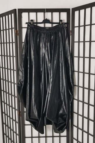 fusta excentrica din piele