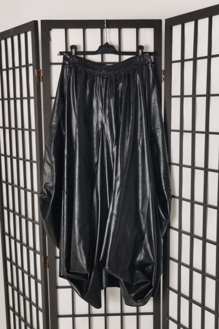 fusta excentrica din piele