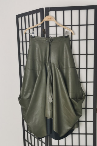 fusta excentrica din piele