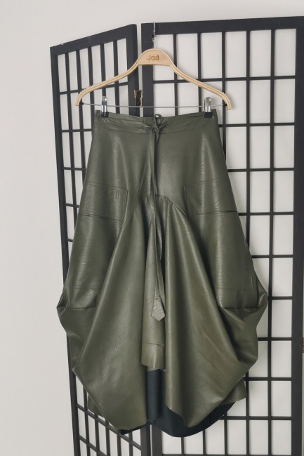 fusta excentrica din piele