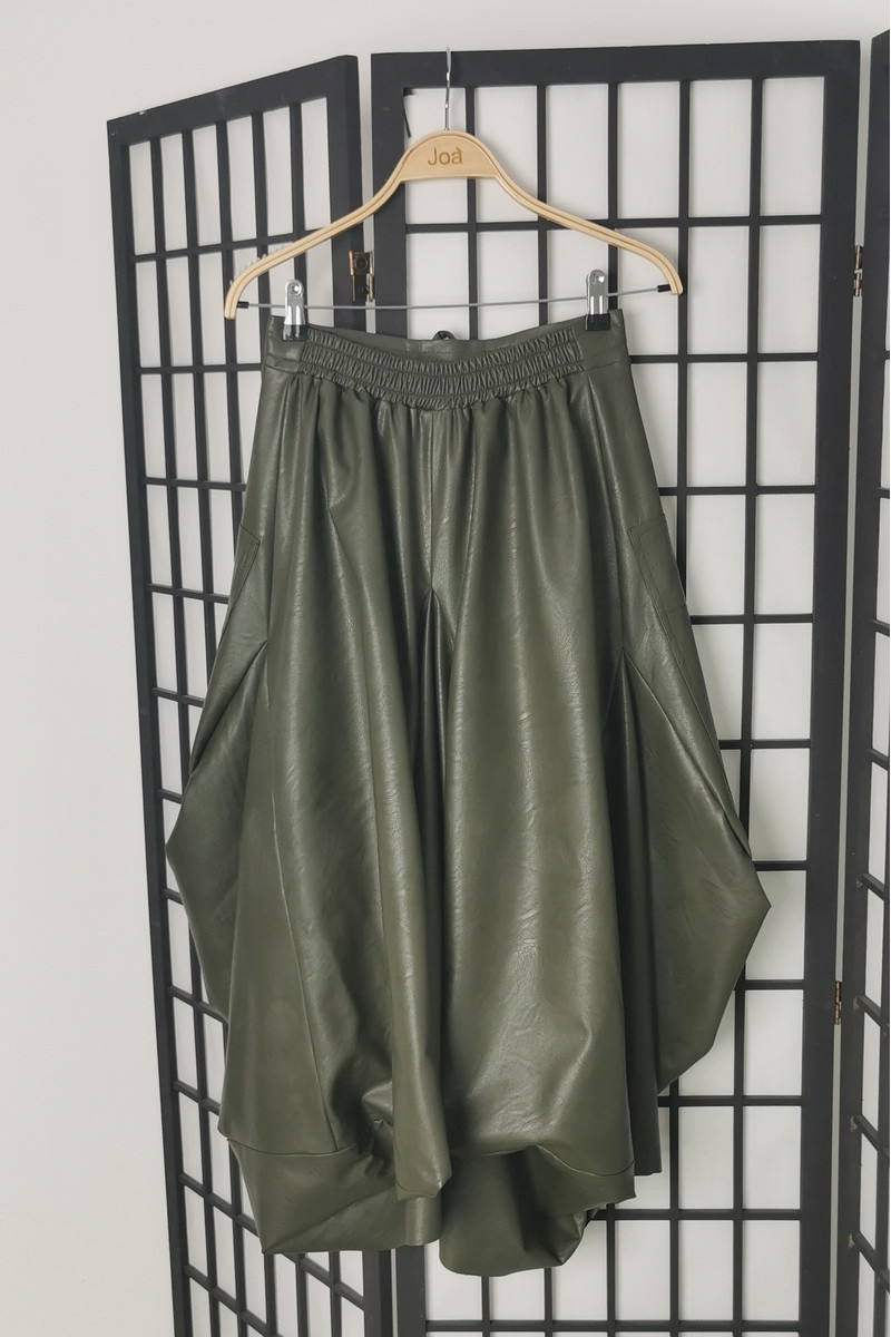 fusta excentrica din piele