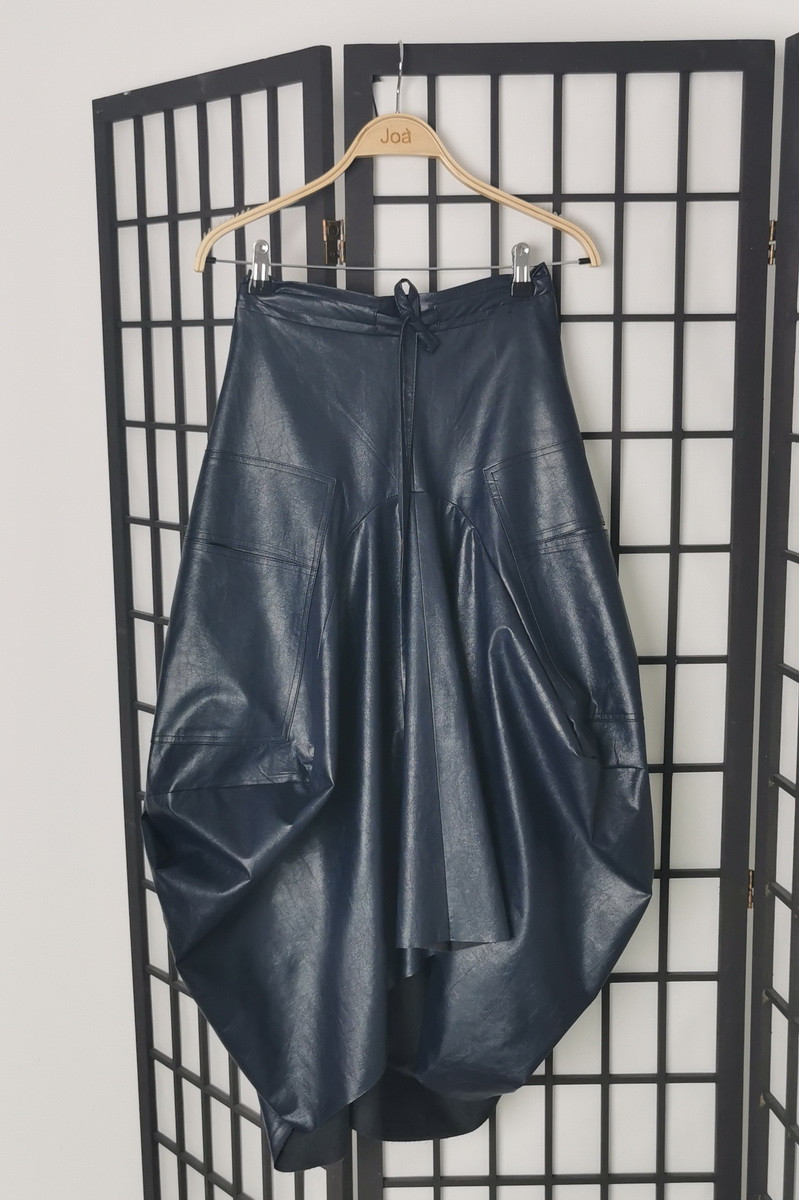 fusta excentrica din piele