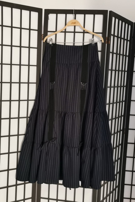 Fusta Lilith bleumarin cu dungi fine albe