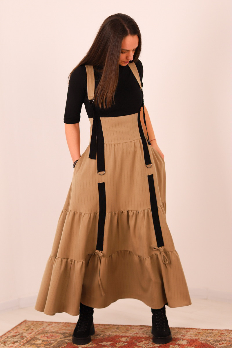 Fusta cu volane si bretele