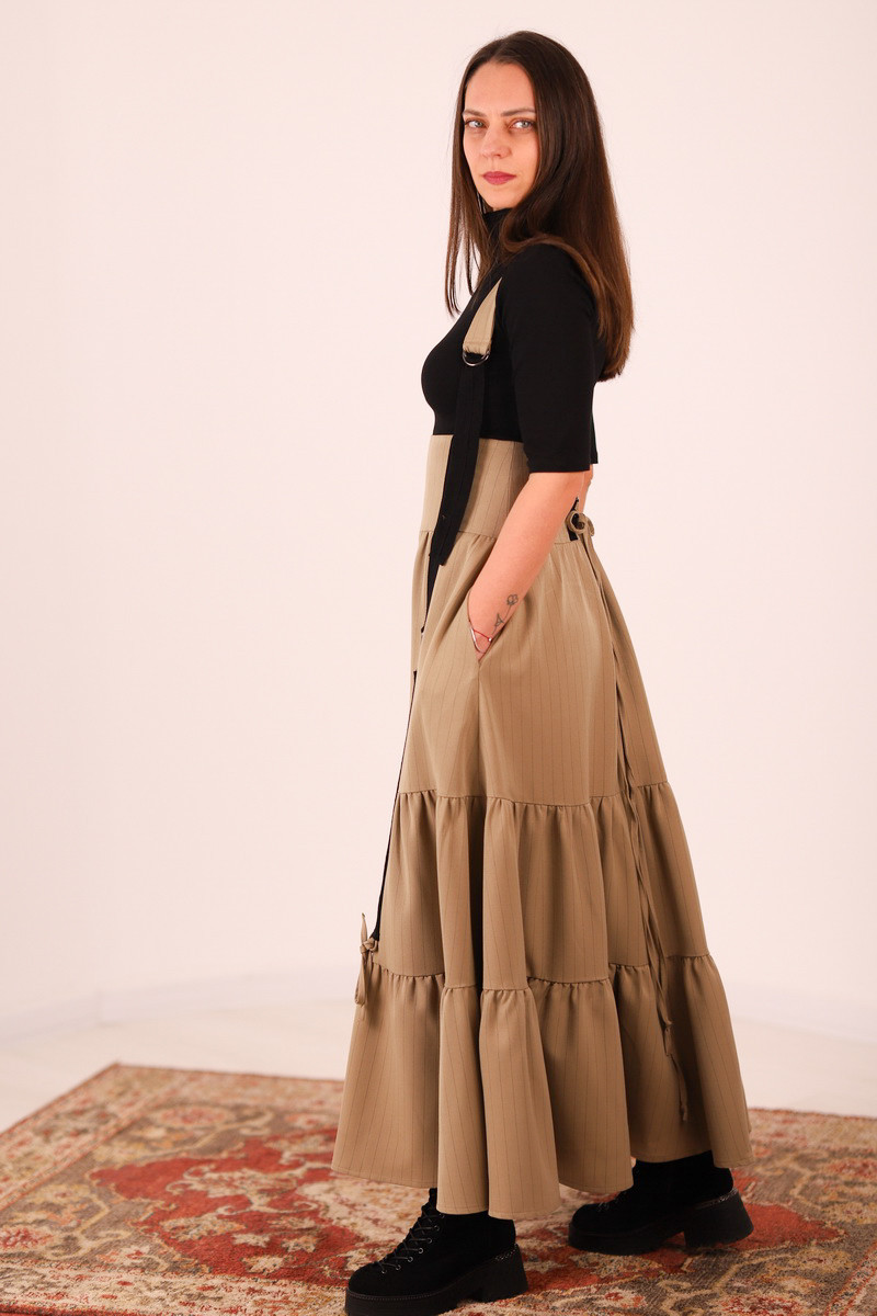 Fusta cu volane si bretele