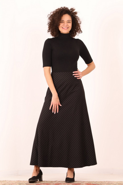 Fusta Cezara negru cu dungi fine albe
