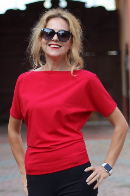 Bluza rosie cu guler barcuta